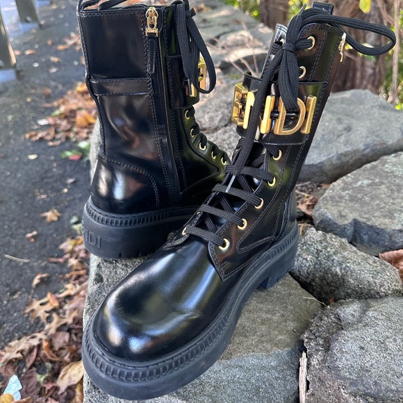 Fendi
Fendigraphy Logo-Cuff Biker Booties sz 38.5 - Picture 11 of 13